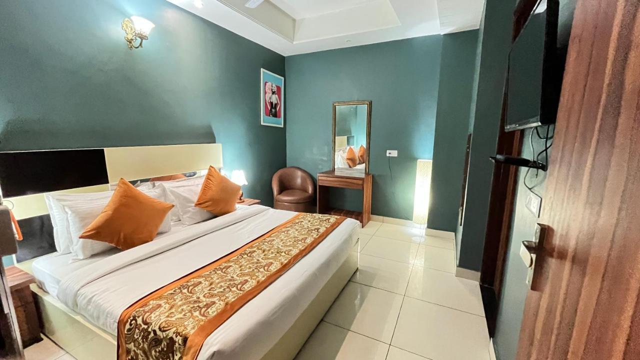 Qotel Hotel Church House Rohini Sector 15 Delhi  Exterior photo