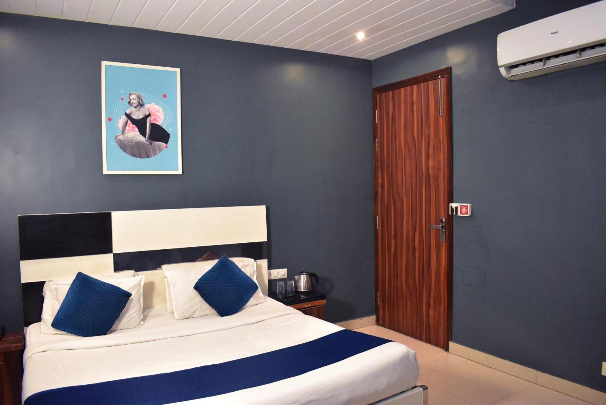 Qotel Hotel Church House Rohini Sector 15 Delhi  Exterior photo